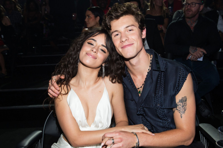 Camila Cabello dezvaluie de ce s-a despartit de Shawn Mendes: „Faceam multa terapie. Prioritatile s-au schimbat insa” Camila Cabello dezvaluie de ce s-a despartit de Shawn Mendes: „Faceam multa terapie. Prioritatile s-au schimbat insa”
