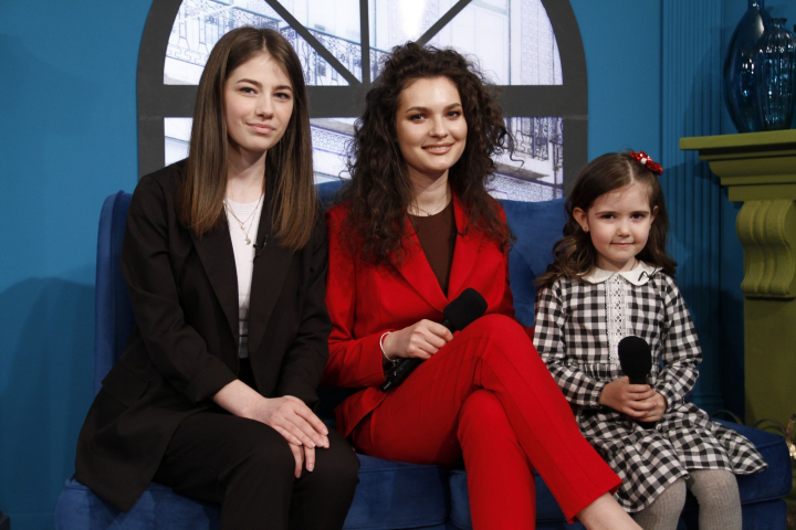 Si-au pus haine in culorile galben-albastru si au cantat pentru pace! Valeria Pasa a realizat un videoclip in 3 zile si acesta deja se bucura de succes: „Din persoanele publice ne-a mentionat si Antonia pe Instagramul sau” - VIDEO Si-au pus haine in culorile galben-albastru si au cantat pentru pace! Valeria Pasa a realizat un videoclip in 3 zile si acesta deja se bucura de succes: „Din persoanele publice ne-a mentionat si Antonia pe Instagramul sau” - VIDEO