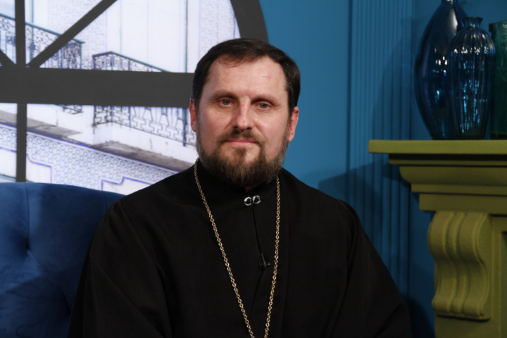 In aceste timpuri dificile, oamenii sunt in cautarea unui sprijin sufletesc! Preotul Teodor Balan: „Cred ca sufltele noastre tind spre ceva mai curat, caci aceste apasari pe suflet ii fac pe crestini sa fie mai aproape de Dumnezeu” - VIDEO In aceste timpuri dificile, oamenii sunt in cautarea unui sprijin sufletesc! Preotul Teodor Balan: „Cred ca sufltele noastre tind spre ceva mai curat, caci aceste apasari pe suflet ii fac pe crestini sa fie mai aproape de Dumnezeu” - VIDEO