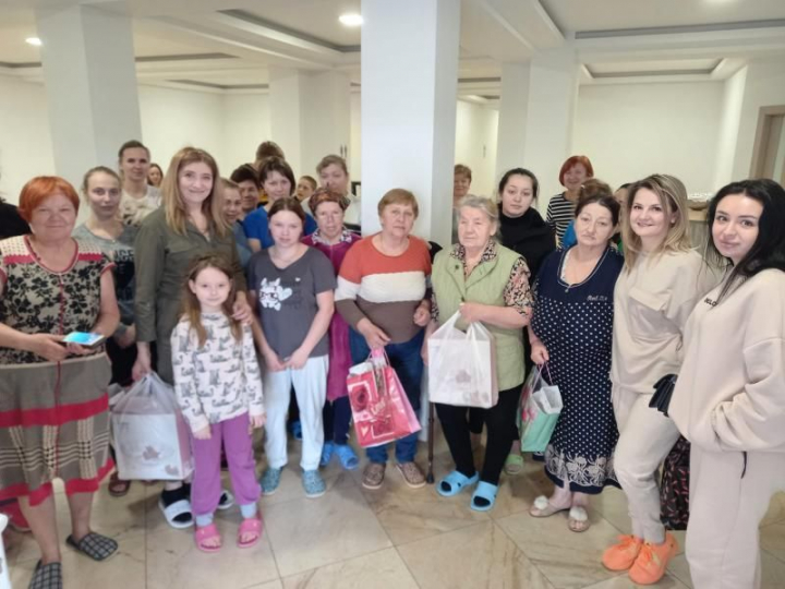 Gestul care te face sa lacrimezi! Cum au fost felicitate femeile refugiate cu ocazia sarbatorii de 8 Martie: „Niciodata nu am sa uit cum am fost primite in aceasta tara si chiar vom spune tuturor cat este de bine in Moldova” - VIDEO