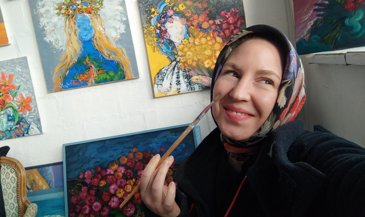 Expozitie dedicata femeilor din Ucraina! Pictorita Galina Vieru va dona refugiatilor banii castigati de la expozitia sa „Rugaciuni de floare”: „Pentru prima data in viata mea am pictat plangand” - VIDEO Expozitie dedicata femeilor din Ucraina! Pictorita Galina Vieru va dona refugiatilor banii castigati de la expozitia sa „Rugaciuni de floare”: „Pentru prima data in viata mea am pictat plangand” - VIDEO