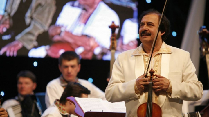 Au sustinut pacea prin folclor! Orchestra Lautarii - intr-un spectacol de exceptie la Palatul National. Vezi momentul in care maestrul Nicolae Botgros a lacrimat: „Eu stiu ca muzica pe timpul celor mai grele razboaie a ajutat” - VIDEO Au sustinut pacea prin folclor! Orchestra Lautarii - intr-un spectacol de exceptie la Palatul National. Vezi momentul in care maestrul Nicolae Botgros a lacrimat: „Eu stiu ca muzica pe timpul celor mai grele razboaie a ajutat” - VIDEO