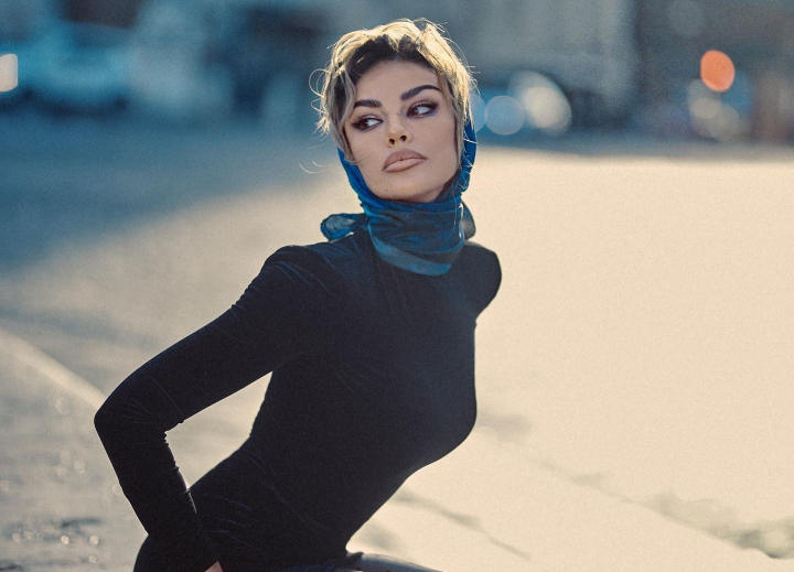 Madalina Ghenea - selfie in bratele lui Ed Westwick. Imagini cu romanca pe platourile de filmare ale peliculei „Deep Fear” in care joaca rolul principal - FOTO Madalina Ghenea - selfie in bratele lui Ed Westwick. Imagini cu romanca pe platourile de filmare ale peliculei „Deep Fear” in care joaca rolul principal - FOTO