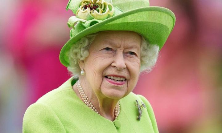 Gafa facuta de un fotograf in fata Reginei Elisabeta. David Bailey a uitat ca sta in fata Majestatii Sale si a facut o gluma deplasata Gafa facuta de un fotograf in fata Reginei Elisabeta. David Bailey a uitat ca sta in fata Majestatii Sale si a facut o gluma deplasata