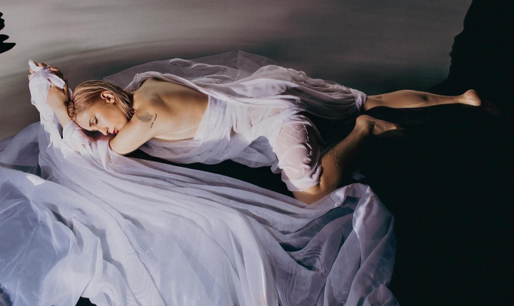 Adda, imagini fara filtre pe retelele sociale. Cantareata s-a fotografiat in lacrimi: „S-a realizat greu, printre Covid si perfuzii!”