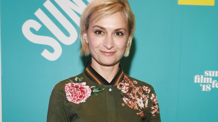 Parintii Halynei Hutchins, directoarea de imagine impuscata de Alec Baldwin, prinsi in razboiul din Ucraina. Mama ei lucreaza ca asisenta la un spital din Kiev Parintii Halynei Hutchins, directoarea de imagine impuscata de Alec Baldwin, prinsi in razboiul din Ucraina. Mama ei lucreaza ca asisenta la un spital din Kiev