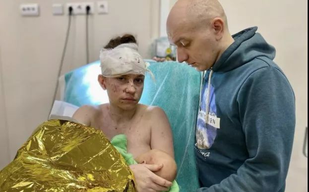Povestea Olgai, mama al carei corp a fost acoperit de taieturi in timp ce s-a transformat in scut pentru fetita ei intr-un atac cu racheta la Kiev