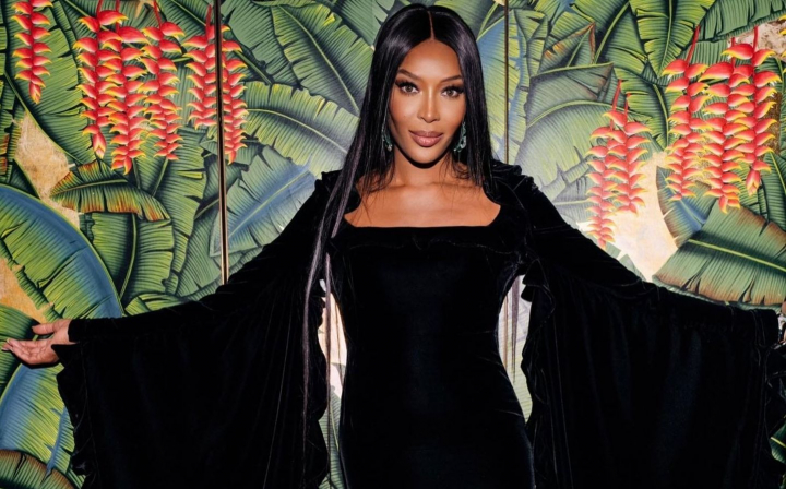Cum arata Naomi Campbell atunci cand nu e pe podium. Supermodelul a atras toate privirile pe aeroportul din New York - FOTO Cum arata Naomi Campbell atunci cand nu e pe podium. Supermodelul a atras toate privirile pe aeroportul din New York - FOTO