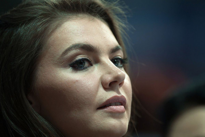 Este numita ”Eva Braun” a lui Vladimir Putin. Amanta presedintelui rus este rugata sa intervina in conflictul armat Este numita ”Eva Braun” a lui Vladimir Putin. Amanta presedintelui rus este rugata sa intervina in conflictul armat