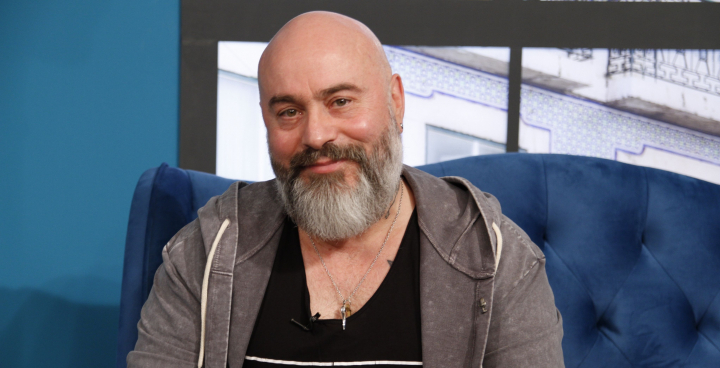 Din ziua in care a inceput razboiul, interpretul Martin Budurin nu isi gaseste locul, deoarece se gandeste la fratele sau, care locuieste in Ucraina: „Noi suntem obligati, fiind cetateni ai acestei Planete, sa nu fim indiferenti, caci indiferenta omoara” - VIDEO Din ziua in care a inceput razboiul, interpretul Martin Budurin nu isi gaseste locul, deoarece se gandeste la fratele sau, care locuieste in Ucraina: „Noi suntem obligati, fiind cetateni ai acestei Planete, sa nu fim indiferenti, caci indiferenta omoara” - VIDEO