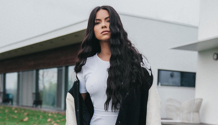 „Inna, tu esti?!” Cantareata a facut furori pe retelele sociale dupa ce a facut publica o imagine in care are parul blond - FOTO „Inna, tu esti?!” Cantareata a facut furori pe retelele sociale dupa ce a facut publica o imagine in care are parul blond - FOTO