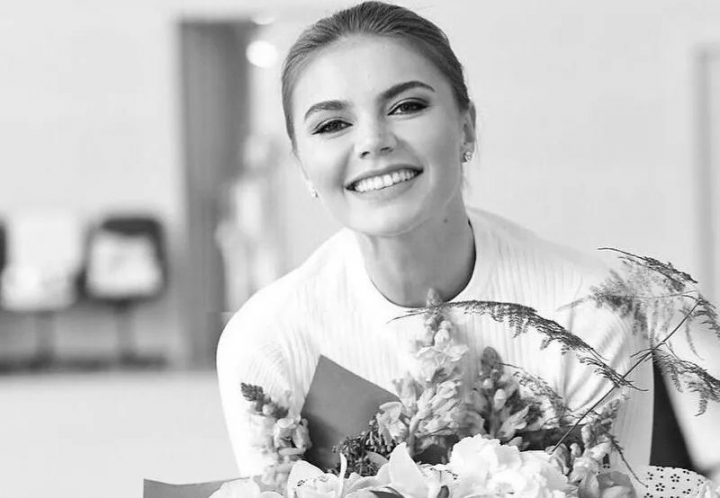 „Pe ea o asculta!” Alina Kabaeva, iubita lui Vladimir Putin, implorata de catre prietenele sale sa-l convinga pe presedintele rus sa opreasca razboiul: „ Pare ca nimeni nu-l poate convinge inafara de ea” „Pe ea o asculta!” Alina Kabaeva, iubita lui Vladimir Putin, implorata de catre prietenele sale sa-l convinga pe presedintele rus sa opreasca razboiul: „ Pare ca nimeni nu-l poate convinge inafara de ea”