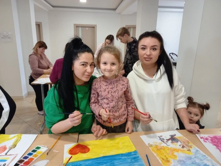 Si-au varsat durerea pe hartie! Desenele mai multor copii refugiati care s-au adapostit la Ghidighici - scoase la licitatie! „Prin ideea data asteptam un feedback pozitiv de la societate” - VIDEO