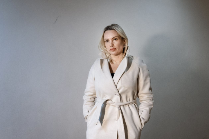 Problemele ei cu legea inca nu s-au incheiat! Ce risca jurnalista Marina Ovsyannikova care a protestat in direct impotriva razboiului declansat de Putin
