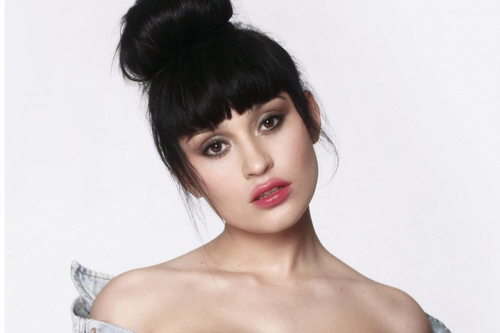 Irina Rimes si-a pus cariera pe stop din cauza razboiului! Cu ce situatii complicate se confrunta artista si cum ajuta refugiatii in aceasta perioada: „Panica! N-o sa dau detalii pentru ca sunt prea intime, dar razboiul ne-a afectat pe mai multe paliere.” - FOTO