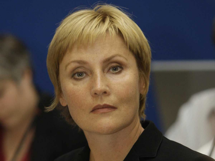 Dupa ce a parasit postul TV, monitorizat de Vladimir Putin, Jana Agalakova, risca sa-si piarda Medalia Ordinului de Merit pentru Patrie Dupa ce a parasit postul TV, monitorizat de Vladimir Putin, Jana Agalakova, risca sa-si piarda Medalia Ordinului de Merit pentru Patrie