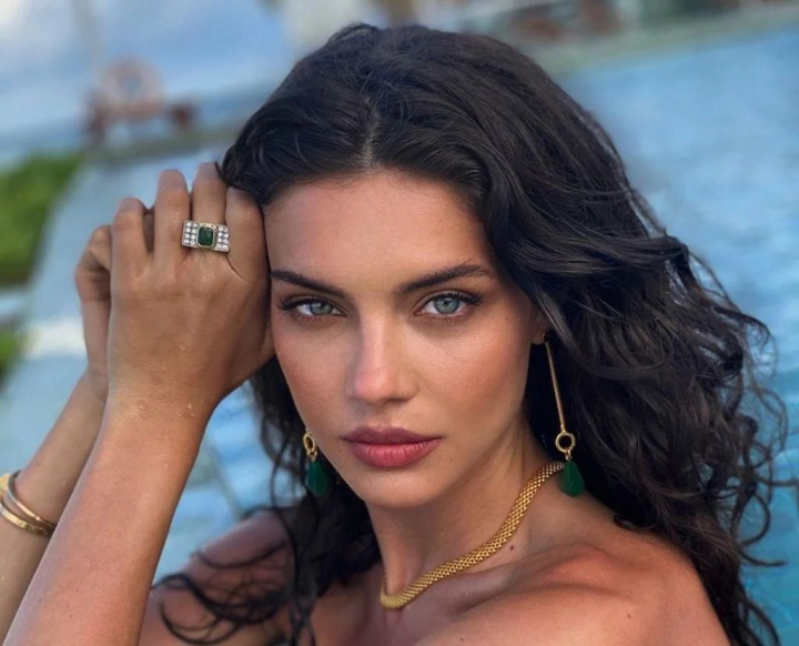 Moldoveanca Cristina Ich - marturisiri neasteptate despre viata ei amoroasa: „Am fost inselata...” Moldoveanca Cristina Ich - marturisiri neasteptate despre viata ei amoroasa: „Am fost inselata...”