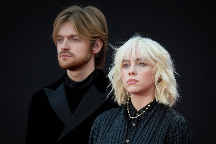 Si-au aratat solidaritatea intr-un mod diferit! Billie Eilish si fratele ei, Finneas nu au putut ajunge la concertul caritabil dedicat ucrainenilor, astfel, cei doi au inregistrat un mesaj video de sustinere - VIDEO Si-au aratat solidaritatea intr-un mod diferit! Billie Eilish si fratele ei, Finneas nu au putut ajunge la concertul caritabil dedicat ucrainenilor, astfel, cei doi au inregistrat un mesaj video de sustinere - VIDEO