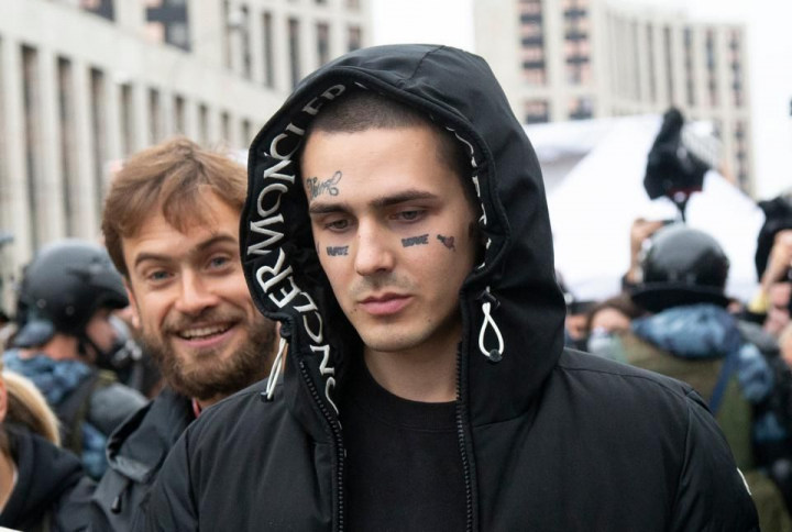 „Imi este rusine pentru ca sunt rus!” Dupa ce a parasit Rusia, rapperul Face a acordat un interviu: „Rusia este o bomba atomica, iar Putin este un om strasnic” - VIDEO „Imi este rusine pentru ca sunt rus!” Dupa ce a parasit Rusia, rapperul Face a acordat un interviu: „Rusia este o bomba atomica, iar Putin este un om strasnic” - VIDEO