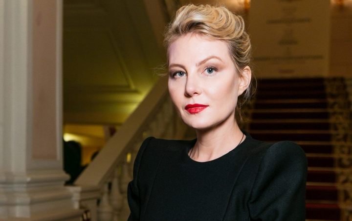 Se afla la Paris, dar este cu gandul la Rusia! Ce mesaj a publicat Renata Litvinova pe retelele de socializare dupa ce a emigrat in capitala Frantei - FOTO