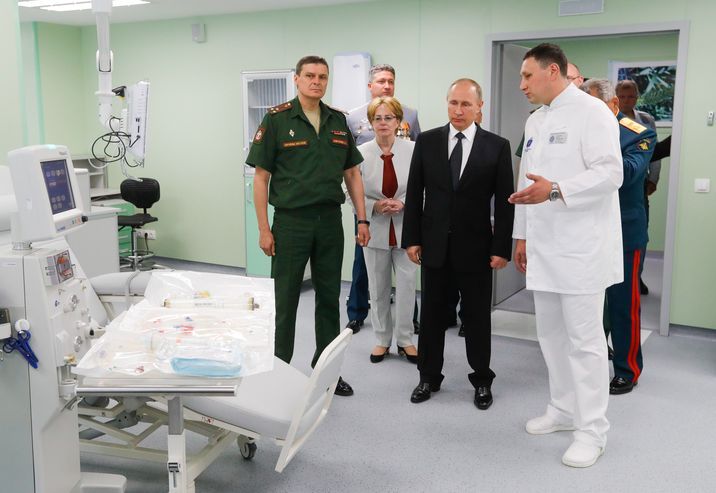 Medicul care a petrecut 282 de zile cu Vladimir Putin. Specialistul in cancer la tiroida se ocupa de pacientii senili Medicul care a petrecut 282 de zile cu Vladimir Putin. Specialistul in cancer la tiroida se ocupa de pacientii senili
