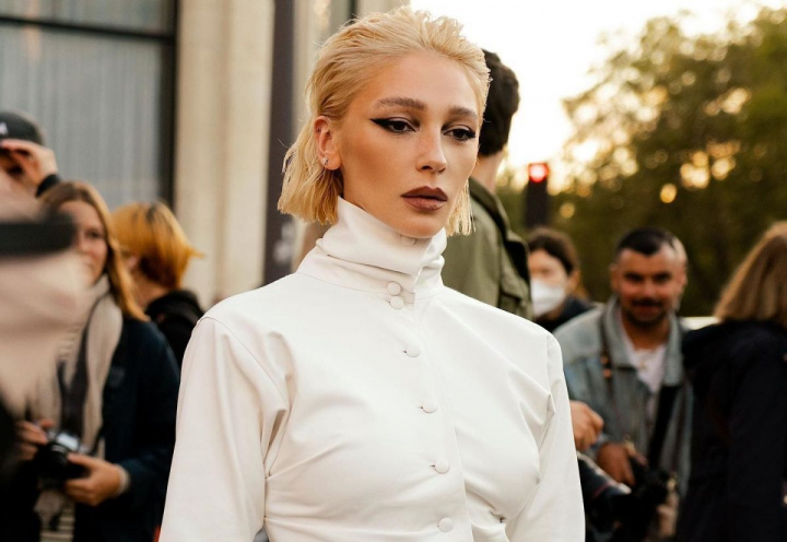 Nastya Ivleeva a parasit Rusia si a mers sa bea o cafea „sanctionata”, dupa ce a ras si a criticat toate vedetele care emigreaza: „Sunt intr-o vacanta..” - FOTO