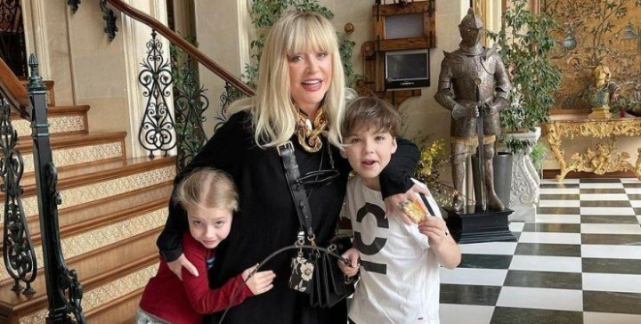 Aflati in Israel, Alla Pugacheva si Maxim Galkin sunt in cautarea unui post de munca, dar si a unei scoli pentru copiii lor. Ce oferta a primit Primadona Aflati in Israel, Alla Pugacheva si Maxim Galkin sunt in cautarea unui post de munca, dar si a unei scoli pentru copiii lor. Ce oferta a primit Primadona