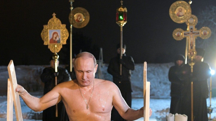 Vladimir Putin si secretul tineretii: baile in sange de coarne de cerb Vladimir Putin si secretul tineretii: baile in sange de coarne de cerb