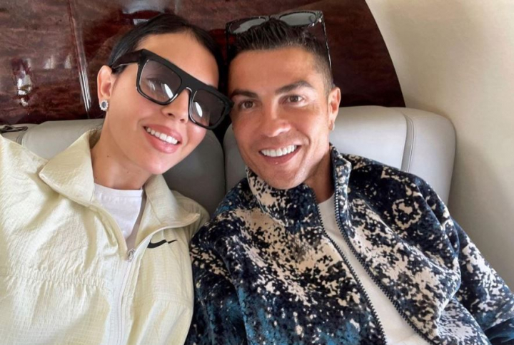 „Familia este totul”: Cristiano Ronaldo si Georgina Rodriguez, o noua imagine de milioane de like-uri - FOTO
„Familia este totul”: Cristiano Ronaldo si Georgina Rodriguez, o noua imagine de milioane de like-uri - FOTO