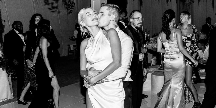 Justin Bieber, indragostit total de Hailey Bieber. Gestul facut de artist la premiile Grammy 2022 - FOTO/VIDEO Justin Bieber, indragostit total de Hailey Bieber. Gestul facut de artist la premiile Grammy 2022 - FOTO/VIDEO