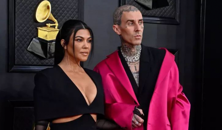 Noi detalii despre ceremonia de casatorie dintre Kourtney Kardashian si Travis Barker au iesit la iveala Noi detalii despre ceremonia de casatorie dintre Kourtney Kardashian si Travis Barker au iesit la iveala