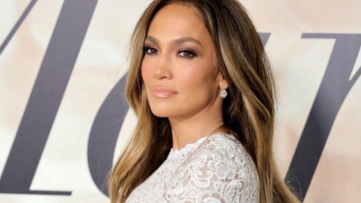 Jennifer Lopez, fotografiata la plimbare cu fiica ei. Cum arata Emme la 14 ani - FOTO Jennifer Lopez, fotografiata la plimbare cu fiica ei. Cum arata Emme la 14 ani - FOTO
