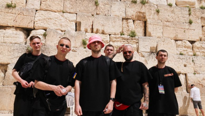 Kalush Orchestra, trupa care reprezinta Ucraina la Eurovision 2022, apel pentru pace. Baietii s-au rugat in Israel, la Zidul Plangerii: „Mesajul nostru este urmatorul...” - FOTO/VIDEO Kalush Orchestra, trupa care reprezinta Ucraina la Eurovision 2022, apel pentru pace. Baietii s-au rugat in Israel, la Zidul Plangerii: „Mesajul nostru este urmatorul...” - FOTO/VIDEO