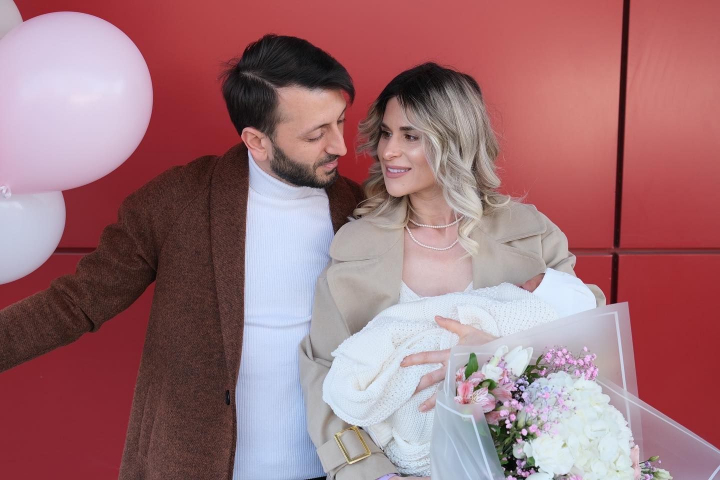 Diminetile sunt mai dulci, iar noptile mai albe! Primul si cel mai induiosator interviu al Cristinei Gonta dupa ce a devenit mamica: „Cand m-a privit pentru prima data am simtit o noua forma de iubire, una atat de pura, ceva ce nu am mai trait vreodata.” Diminetile sunt mai dulci, iar noptile mai albe! Primul si cel mai induiosator interviu al Cristinei Gonta dupa ce a devenit mamica: „Cand m-a privit pentru prima data am simtit o noua forma de iubire, una atat de pura, ceva ce nu am mai trait vreodata.”