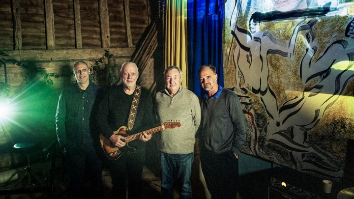 Dupa 28 de ani trupa Pink Floyd a dat lovitura. A fost lansata melodia „Hey, Hey, Rise Up” in semn de sustinere pentru poporul ucrainean - VIDEO
