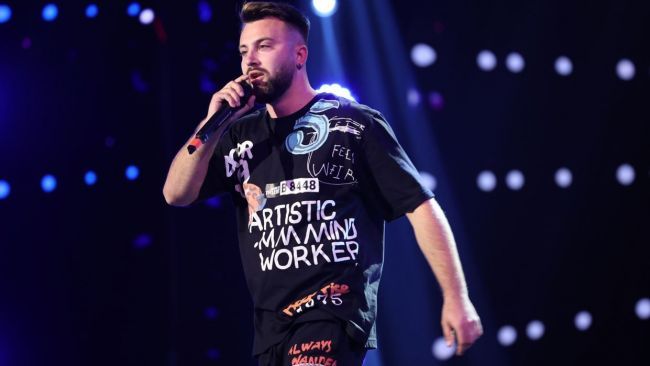 Ionut Botoroaga s-a jucat cu rimele pe scena talentelor si i-a binedispus pe jurati: “O mana sus daca iti place veverita!” - VIDEO
