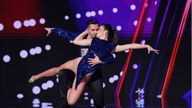 “Cred ca e o relatie cu nabadai!”. Oana si Stefan, dans plin de senzualitate pe scena talentelor - VIDEO “Cred ca e o relatie cu nabadai!”. Oana si Stefan, dans plin de senzualitate pe scena talentelor - VIDEO