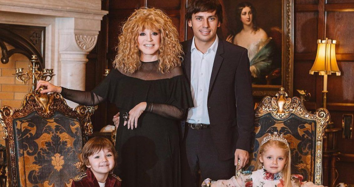 Scot din buzunar peste 11 mii de euro pentru chirie! Cum arata vila in care locuiesc Alla Pugacheva si Maxim Galkin dupa ce s-au stabilit cu traiul in Israel - FOTO