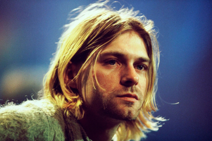 Chitara la care a cantat Kurt Cobain in clipul piesei „Smells Like Teen Spirit”, scoasa la licitatie. Cu ce suma ar putea fi vanduta