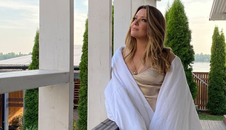 „Iti da fiori!” Interpreta ucraineana, Natalia Mogilevskaya a lansat un cantec patriotic dedicat razboiului: „Eu sunt vocea ta, nu te voi parasi” - VIDEO