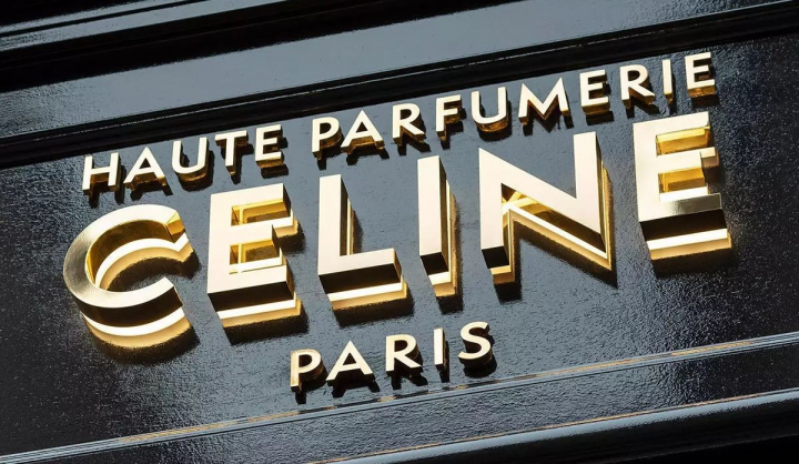 In magazinele brandurilor LVMH clientii din Rusia sunt refuzati: „Pacat ca sanctiunile se aplica si oamenilor obisnuiti” In magazinele brandurilor LVMH clientii din Rusia sunt refuzati: „Pacat ca sanctiunile se aplica si oamenilor obisnuiti”