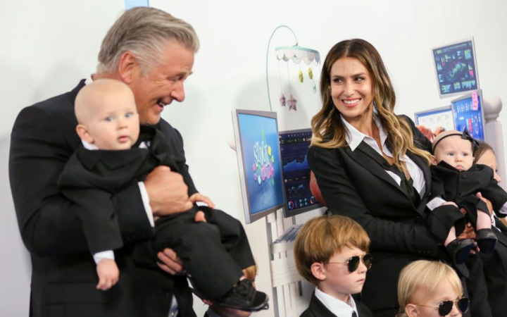 Alec Baldwin le-a spus fanilor de ce continua sa aiba copii. Sotia lui e gravida a saptea oara - VIDEO Alec Baldwin le-a spus fanilor de ce continua sa aiba copii. Sotia lui e gravida a saptea oara - VIDEO