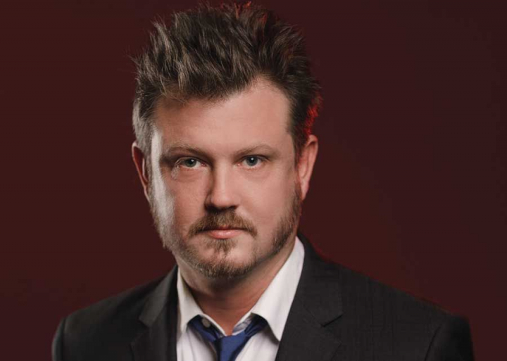 Scenaristul House of Cards, Bo Willimon va filma un documentar despre atrocitatile din Bucia. Acesta se afla in Ucraina impreuna cu echipa sa - FOTO Scenaristul House of Cards, Bo Willimon va filma un documentar despre atrocitatile din Bucia. Acesta se afla in Ucraina impreuna cu echipa sa - FOTO