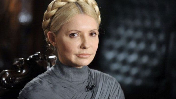 A uimit internautii cu fotografiile sale! Fosta prim-ministra a Ucrainei, Iulia Timosenko, si-a facut un selfie in fata unui panou publicitar pe care era scris: „Nava ruseasca, ai ajuns?”- FOTO