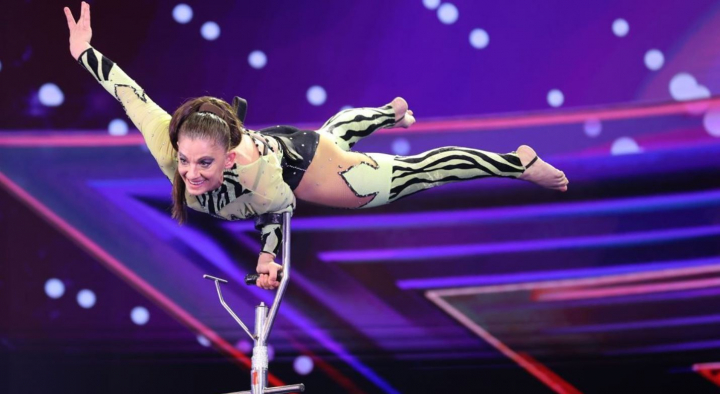 A fost comparata cu Nadia Comaneci, dar o accidentare i-a curmat visul. Corina Robu i-a lasat fara cuvinte pe juratii de la Romanii au Talent- VIDEO A fost comparata cu Nadia Comaneci, dar o accidentare i-a curmat visul. Corina Robu i-a lasat fara cuvinte pe juratii de la Romanii au Talent- VIDEO