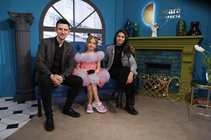 Au mult succes in cariera muzicala, iar asta i-a stimulat sa creasca viitoare talente! Ce spun interpretii Daniel Svet si Mihaela Frimu despre munca cu copiii, dar si despre viitorul lor artistic: „Urmeaza sa merg in cateva turnee..” - VIDEO Au mult succes in cariera muzicala, iar asta i-a stimulat sa creasca viitoare talente! Ce spun interpretii Daniel Svet si Mihaela Frimu despre munca cu copiii, dar si despre viitorul lor artistic: „Urmeaza sa merg in cateva turnee..” - VIDEO