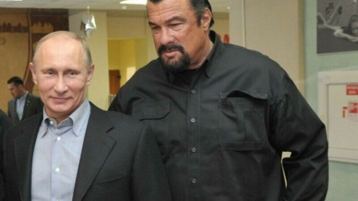 Steven Segal il lauda pe Vladimir Putin pentru razboiul declansat: „Sunteti familia mea! Va iubesc, la bine si la rau”
Steven Segal il lauda pe Vladimir Putin pentru razboiul declansat: „Sunteti familia mea! Va iubesc, la bine si la rau”