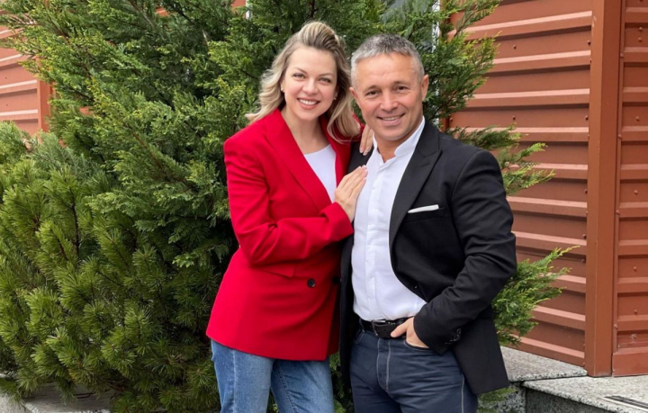 Sotii Carnat nu sunt doar parinti ideali, dar si bucatari de un 10+! Avocatul Teodor Carnat a dezvalut secretul reusitei in familie: „Mananci diferit, faci sport si in nicio seara sa nu uiti de sotie.” - VIDEO Sotii Carnat nu sunt doar parinti ideali, dar si bucatari de un 10+! Avocatul Teodor Carnat a dezvalut secretul reusitei in familie: „Mananci diferit, faci sport si in nicio seara sa nu uiti de sotie.” - VIDEO