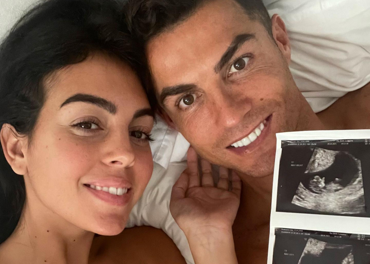 Tragedie in familia lui Cristiano Ronaldo! Georgina Rodriguez a nascut, insa unul dintre gemeni a murit la nastere. Mesajul emotionant publicat de sportiv - FOTO
Tragedie in familia lui Cristiano Ronaldo! Georgina Rodriguez a nascut, insa unul dintre gemeni a murit la nastere. Mesajul emotionant publicat de sportiv - FOTO