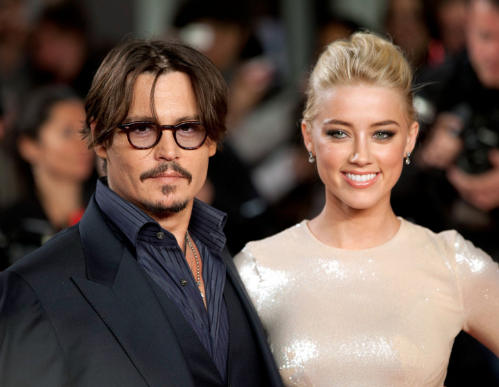 Johnny Depp a publicat un video cu Amber Heard. Imaginile care arata ca l-a inselat cu Elon Musk si James Franco - VIDEO
Johnny Depp a publicat un video cu Amber Heard. Imaginile care arata ca l-a inselat cu Elon Musk si James Franco - VIDEO